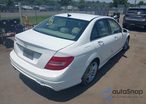 2013 Mercedes-Benz C 250 Luxury/Sport из США, поврежденный, VIN WDDGF4HB8DA845940